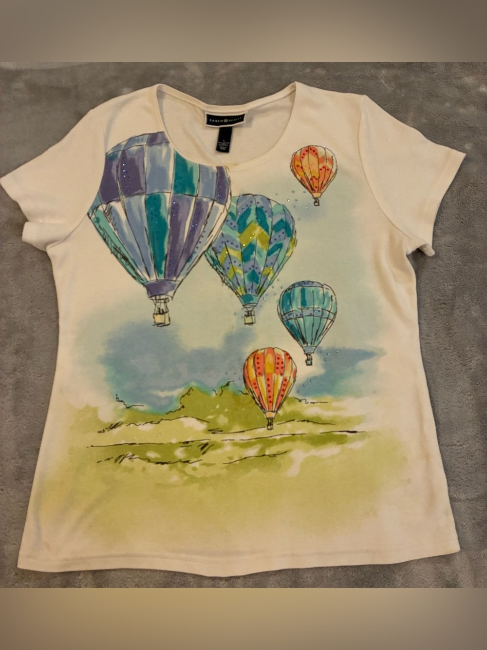 Women’s Karen Scott Brand White Tee with Colorful Hot Air Balloons Size Large